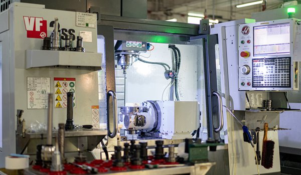 3+2 CNC machine
