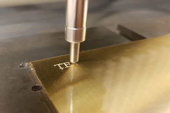 diamond-drag scratch engraving