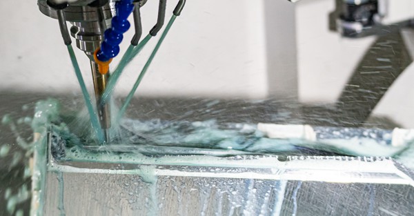 machining workpiece with cooling and lubrication