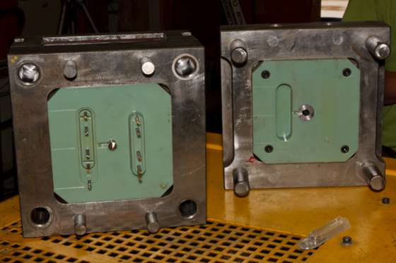 metal reinforced injection mold